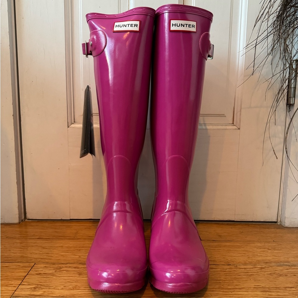 Brand new Women’s tall Hunter rain boots- glossy pink- size 8 women’s